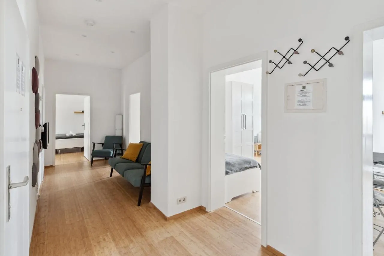 Apartment Fuer 13 Gaeste, 5 Schlafzimmer, 2 Baeder, 2 Loggia'S, Leipzig Zentrum Ost Germany
