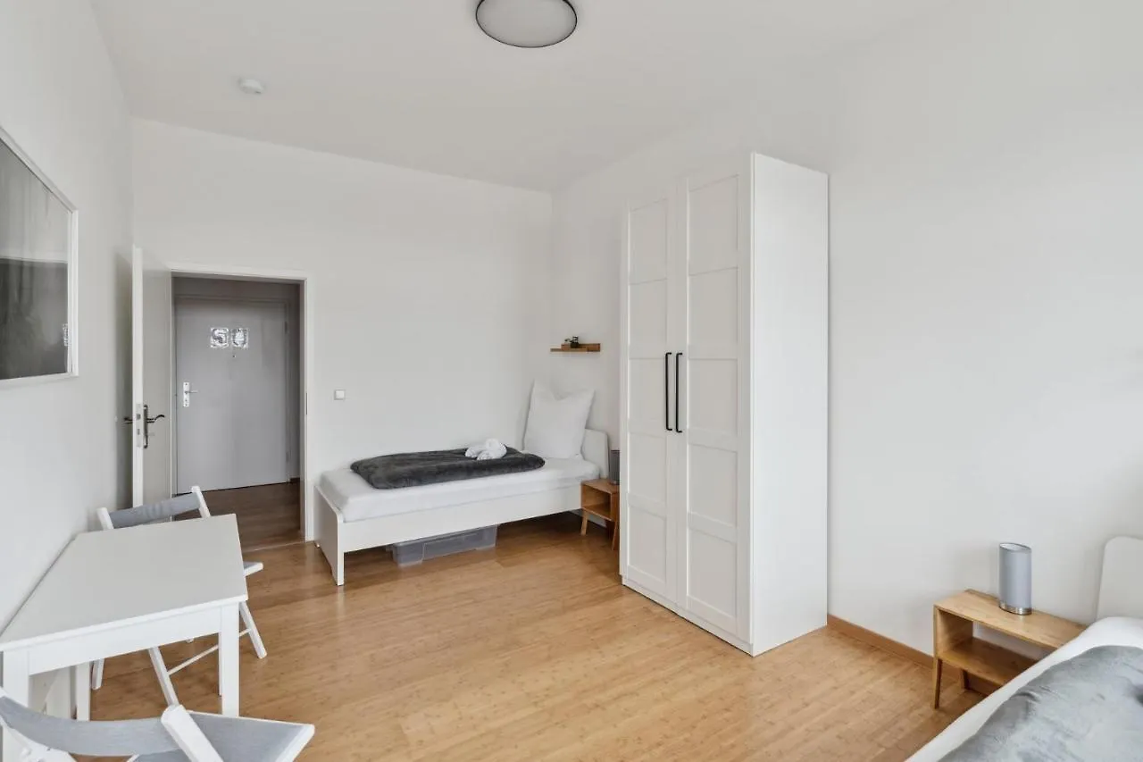 Apartment Fuer 13 Gaeste, 5 Schlafzimmer, 2 Baeder, 2 Loggia'S, Leipzig Zentrum Ost