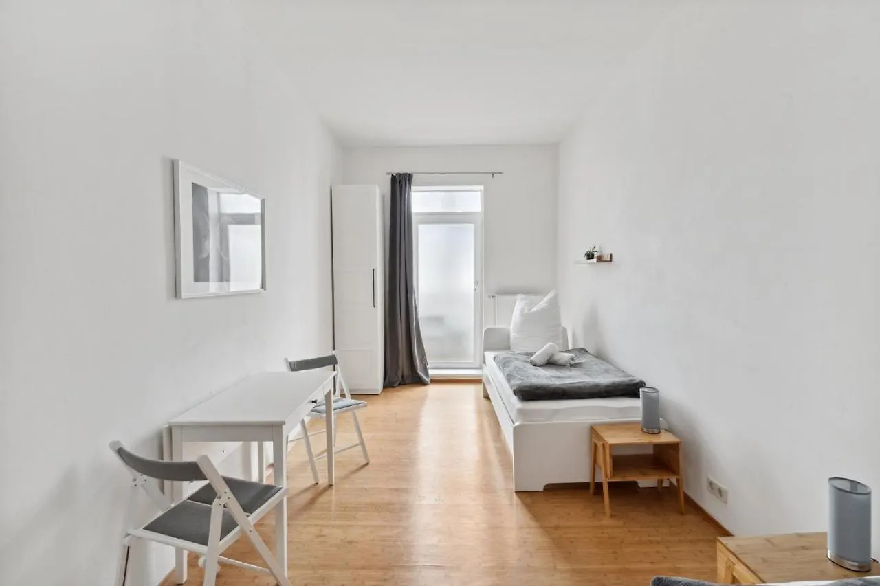 Apartment Fuer 13 Gaeste, 5 Schlafzimmer, 2 Baeder, 2 Loggia'S, Leipzig Zentrum Ost